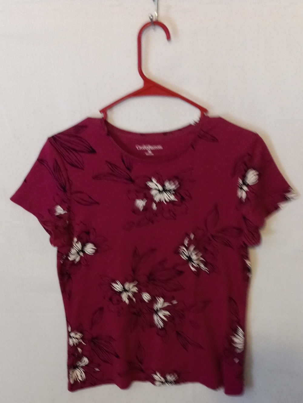 Crofts & Barrow Floral Short Sleeve Tee Size Med. Berry Color, Crew Neck